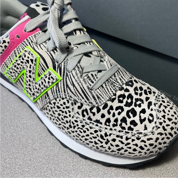 New Balance 574 Animal Cheetah Print  Green Pink WL574ANA Women’s 11 Mens 9.5 - Picture 4 of 9